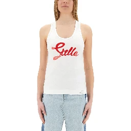 قمصان تحمل شعارًا