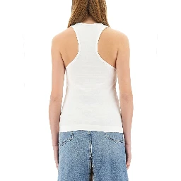 قمصان تحمل شعارًا