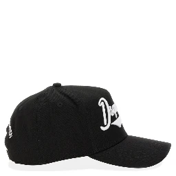 قبعة بيسبول بشعار