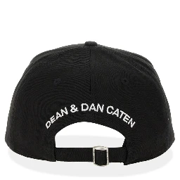 قبعة بيسبول بشعار