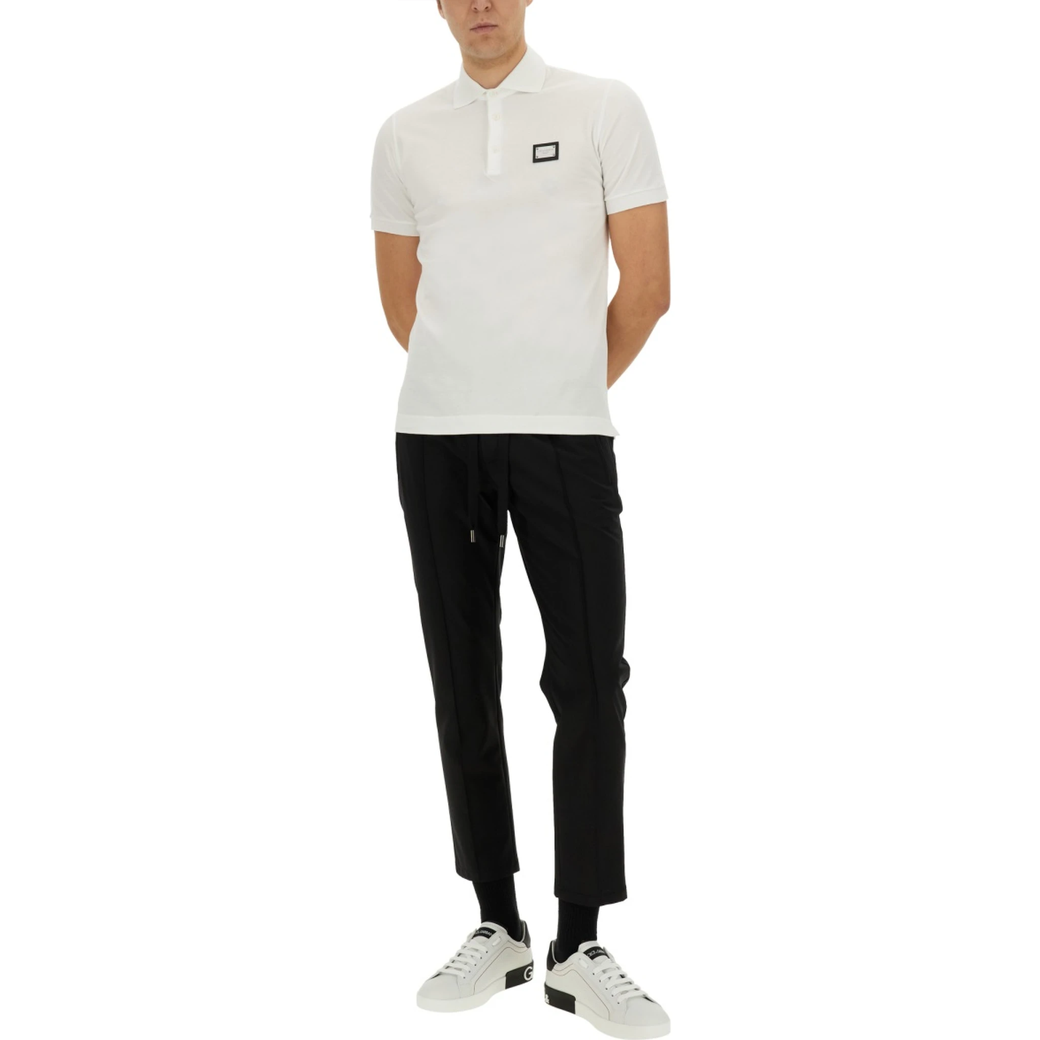 قميص بولو بشعار