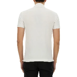 قميص بولو بشعار