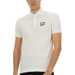 قميص بولو بشعار