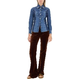 قميص بقصة ضيقة