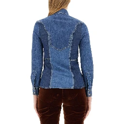 قميص بقصة ضيقة