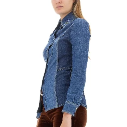 قميص بقصة ضيقة