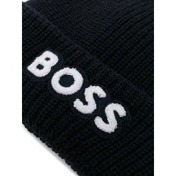 beanie with contrasting logo