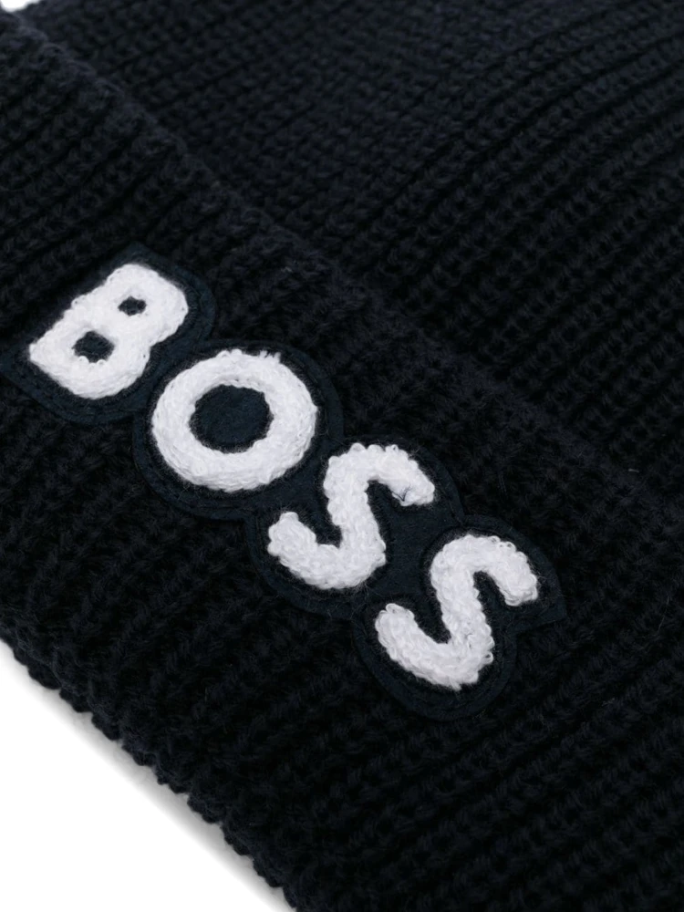 beanie with contrasting logo alternative