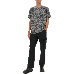 تيشيرت بشعار باروكي بتصميم ظلي