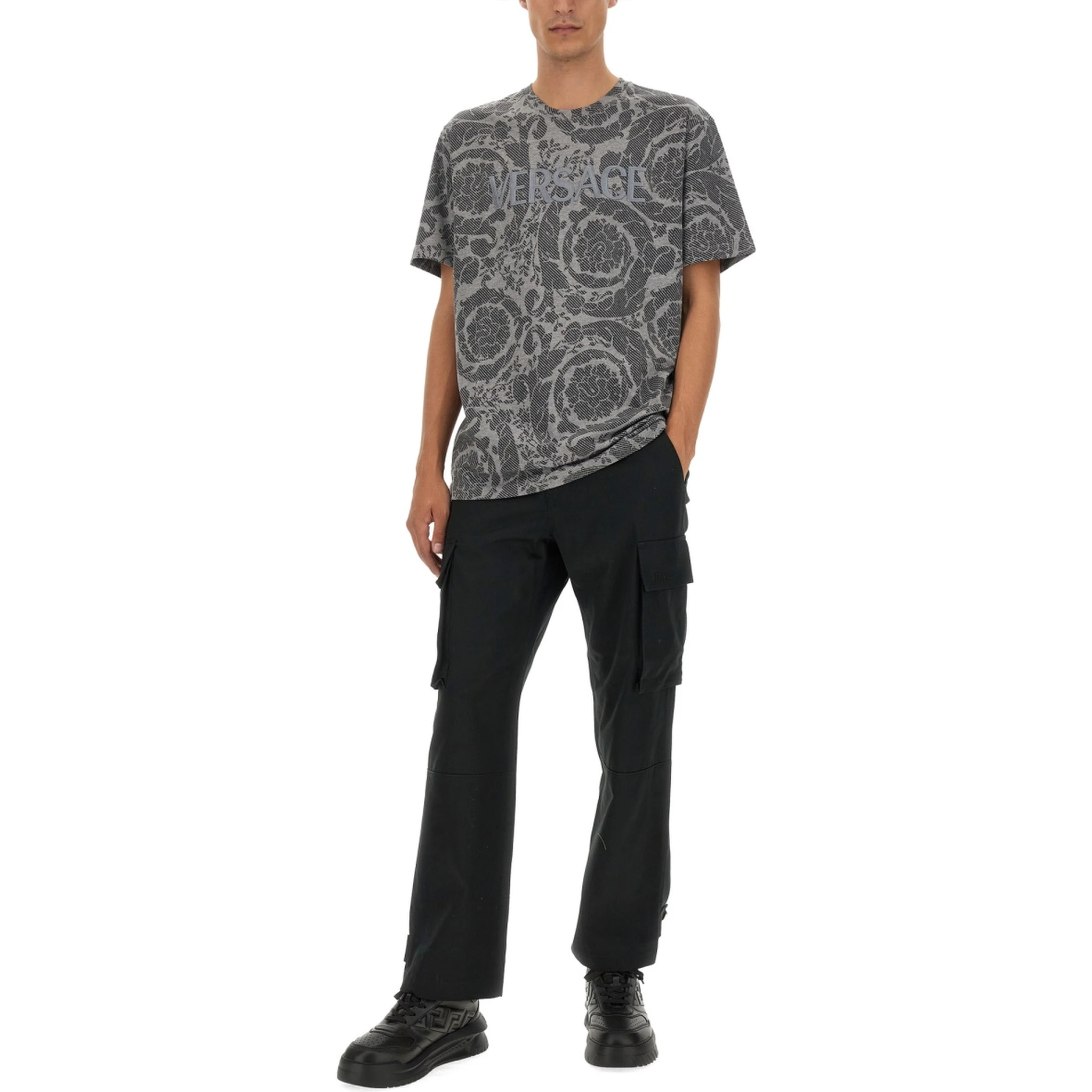 تيشيرت بشعار باروكي بتصميم ظلي