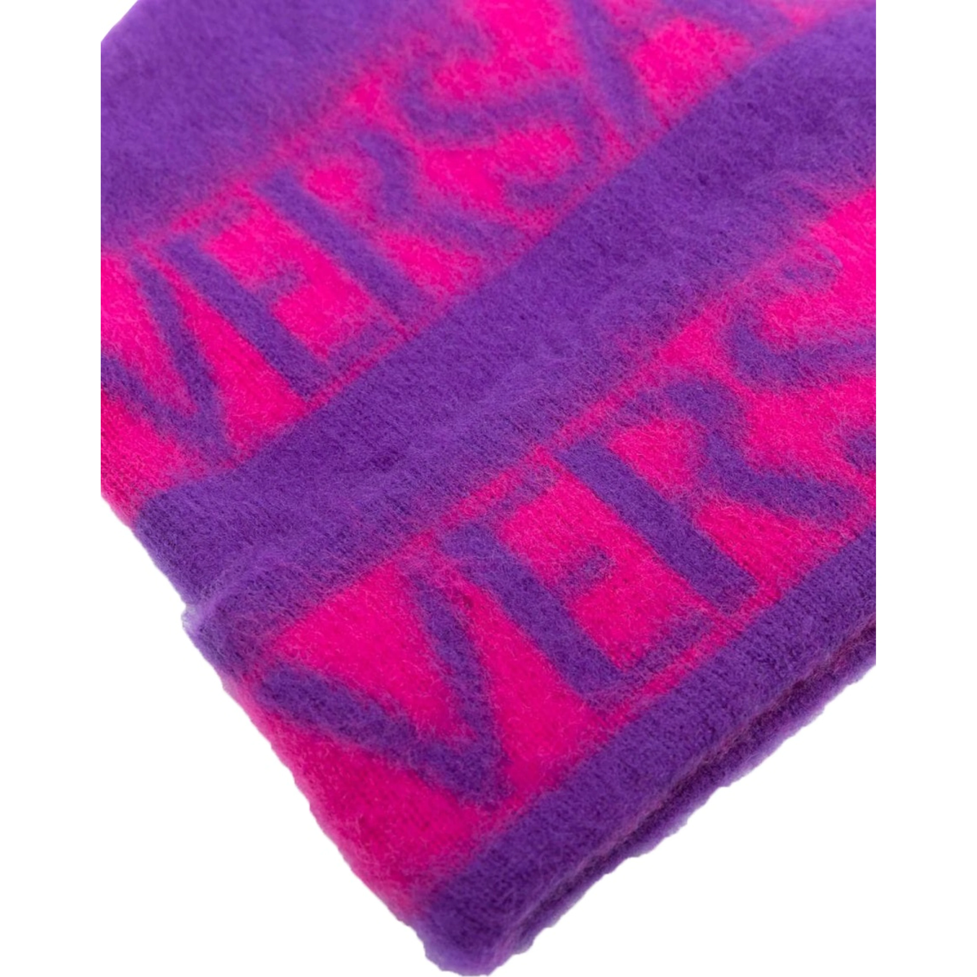 beanie logo stripes