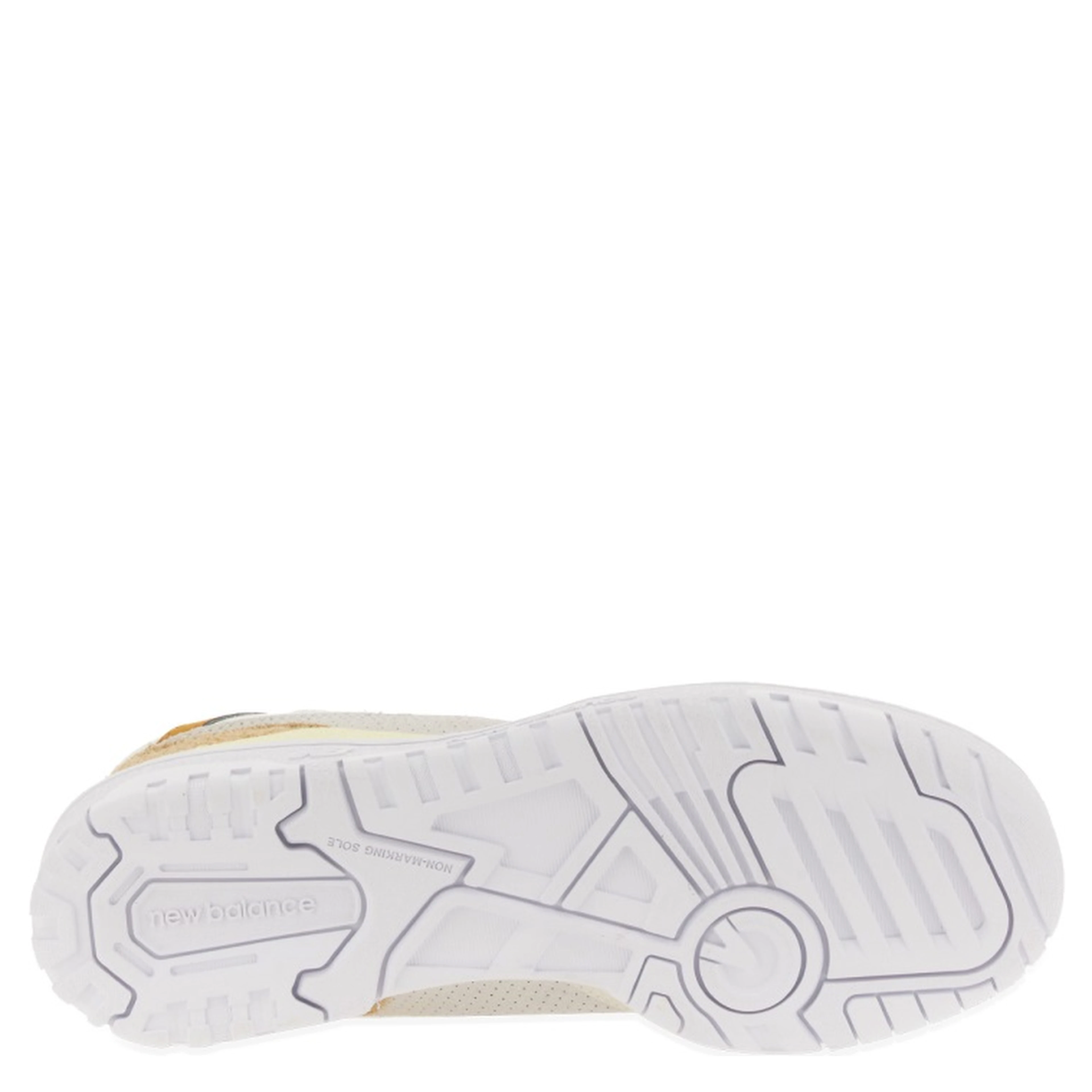 حذاء رياضي 550