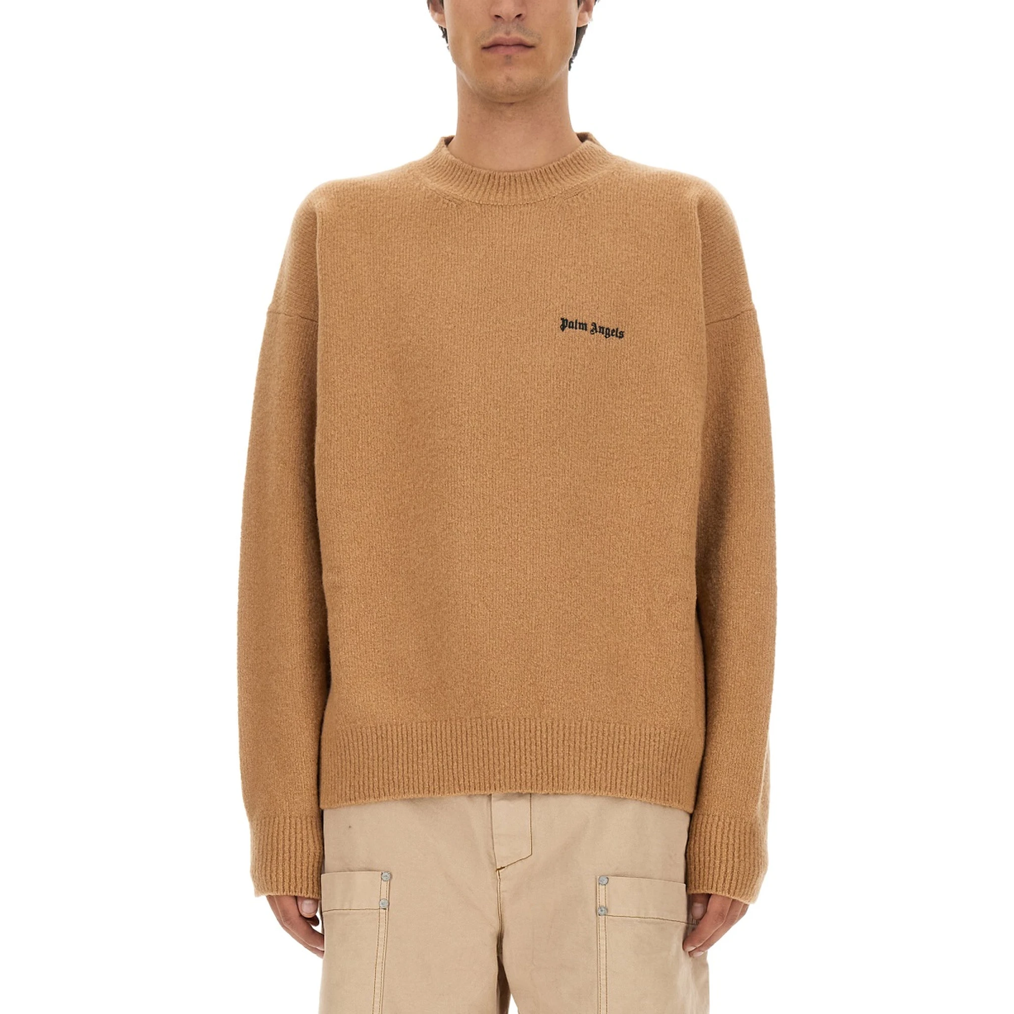 قميص رياضي بشعار