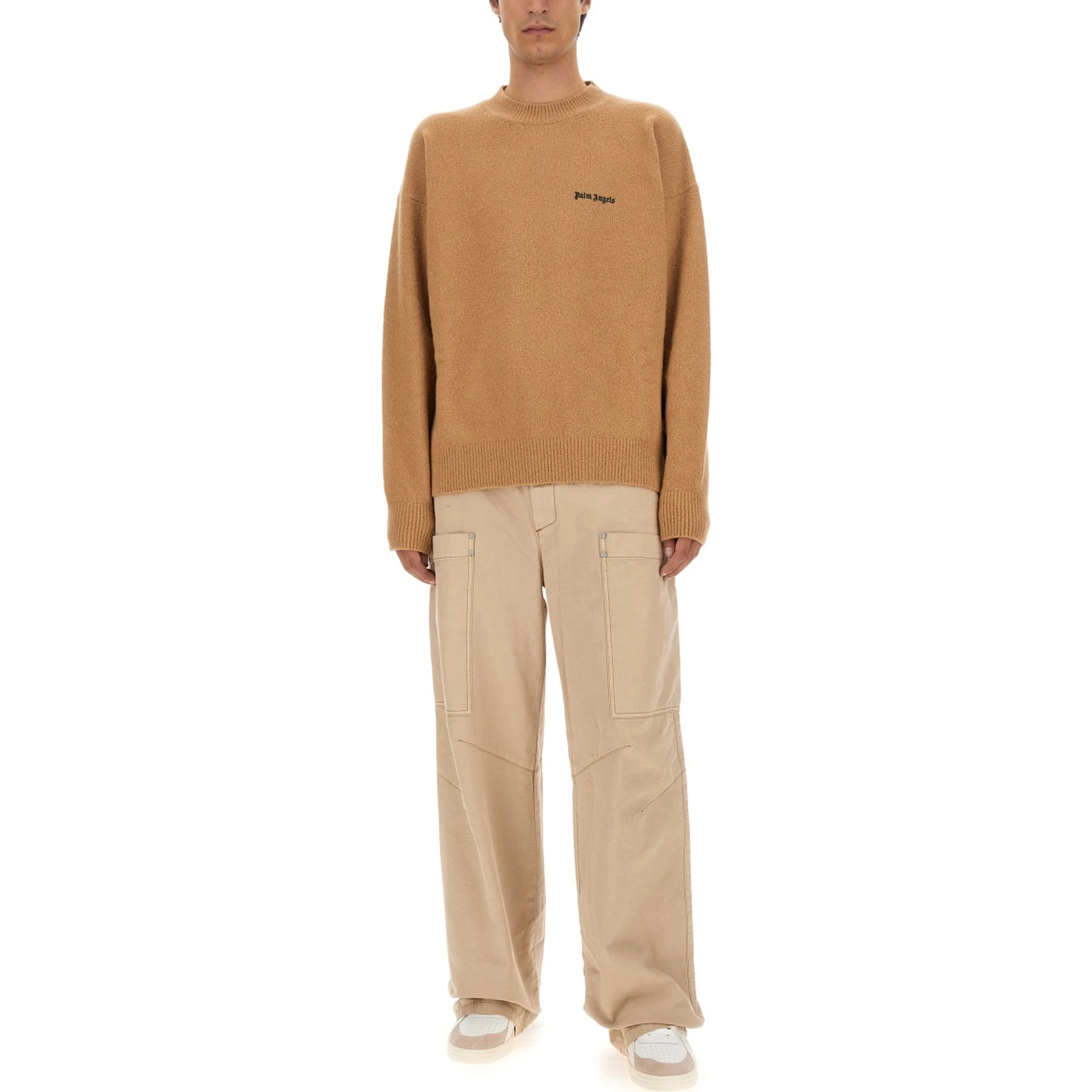 قميص رياضي بشعار