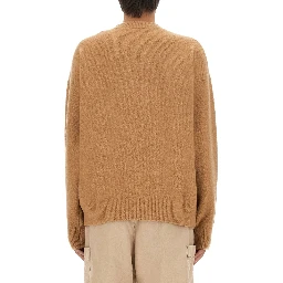 قميص رياضي بشعار