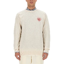 قميص رياضي بشعار