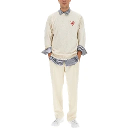 قميص رياضي بشعار