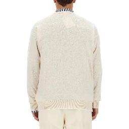 قميص رياضي بشعار