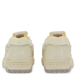 حذاء رياضي 550