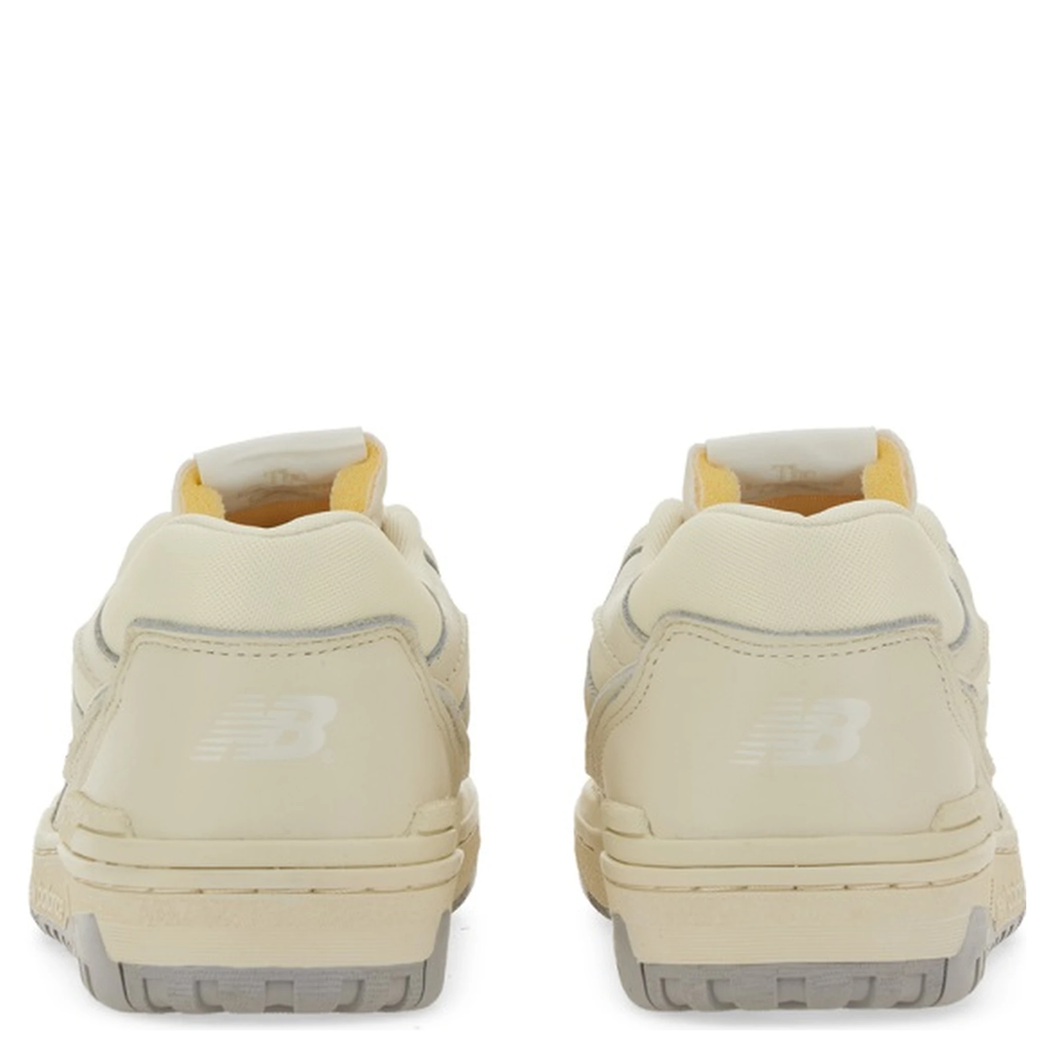 حذاء رياضي 550