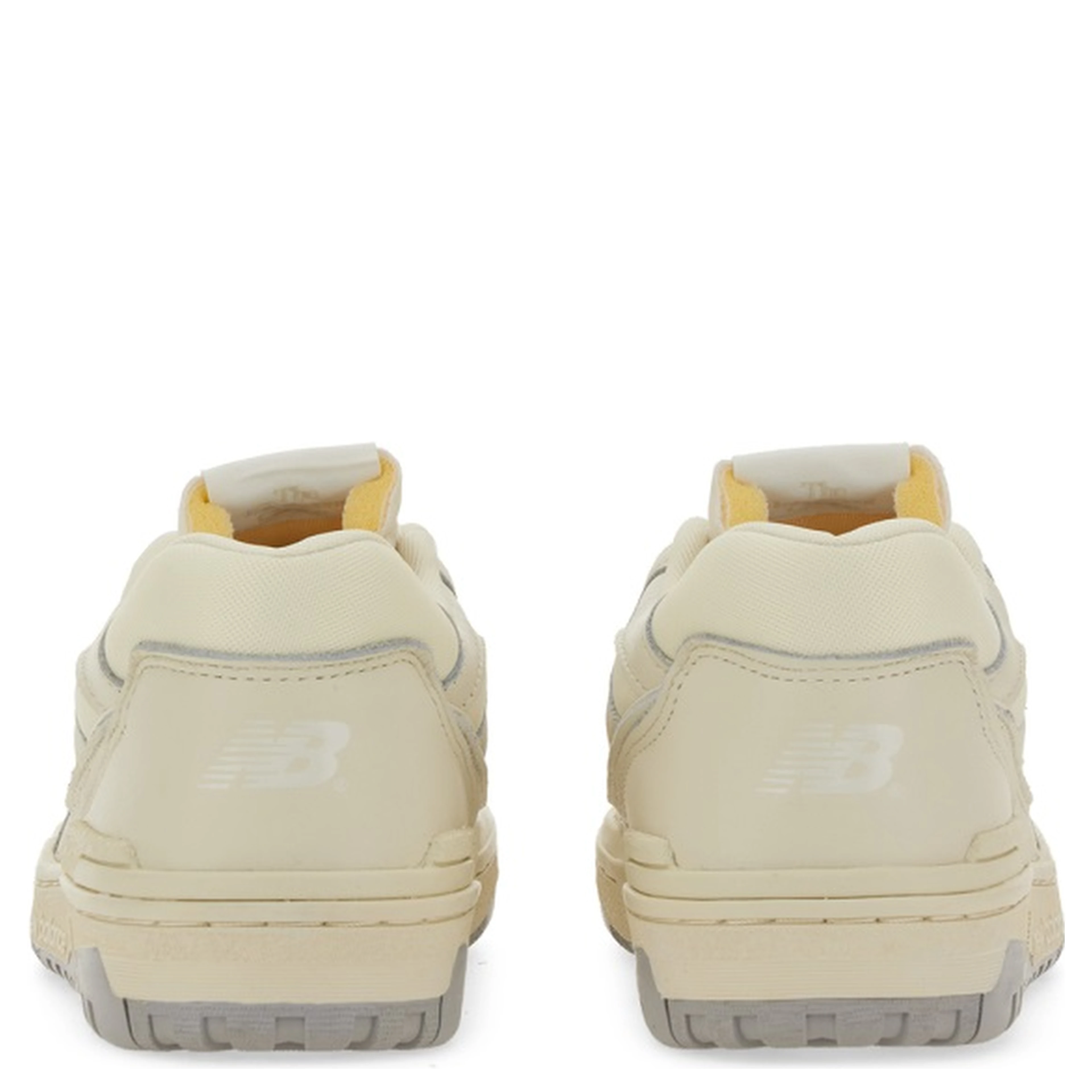 حذاء رياضي 550
