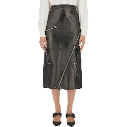 تنورة متوسطة الطول