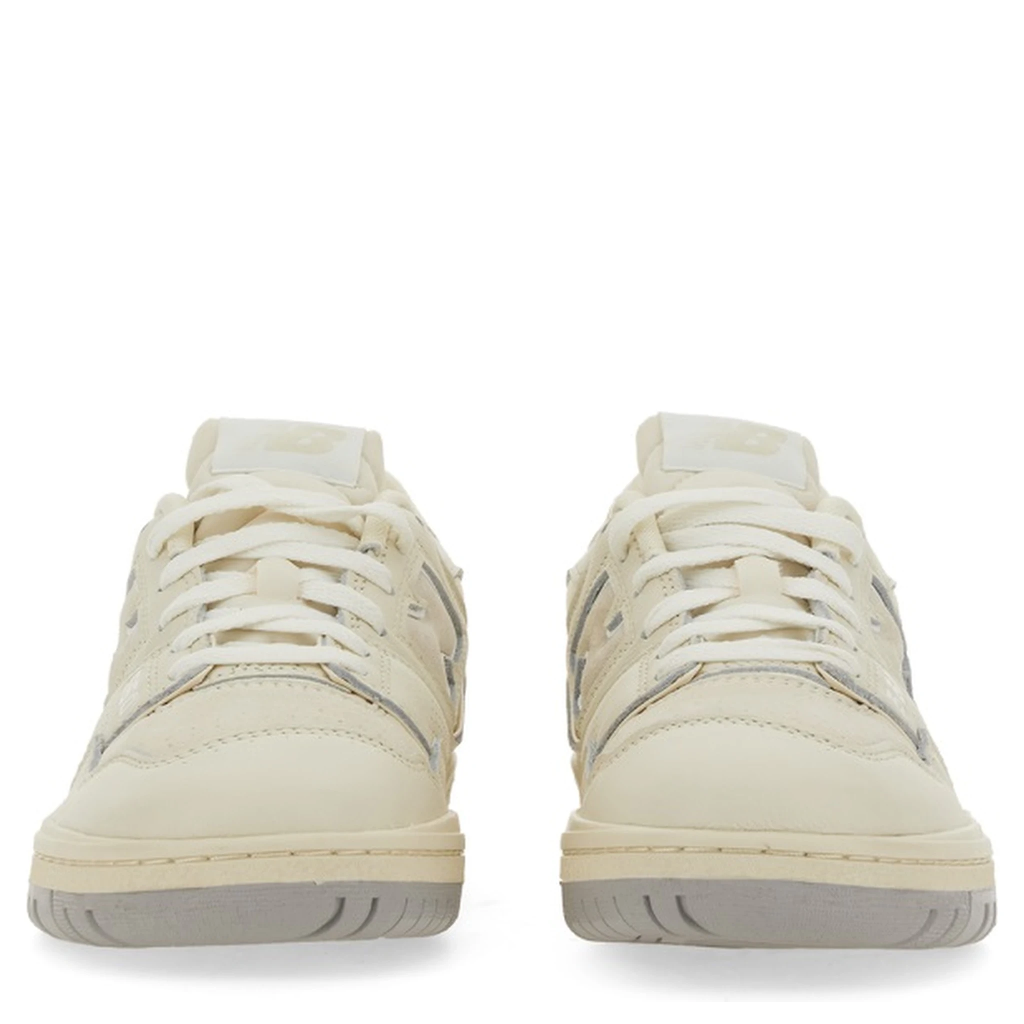 حذاء رياضي 550