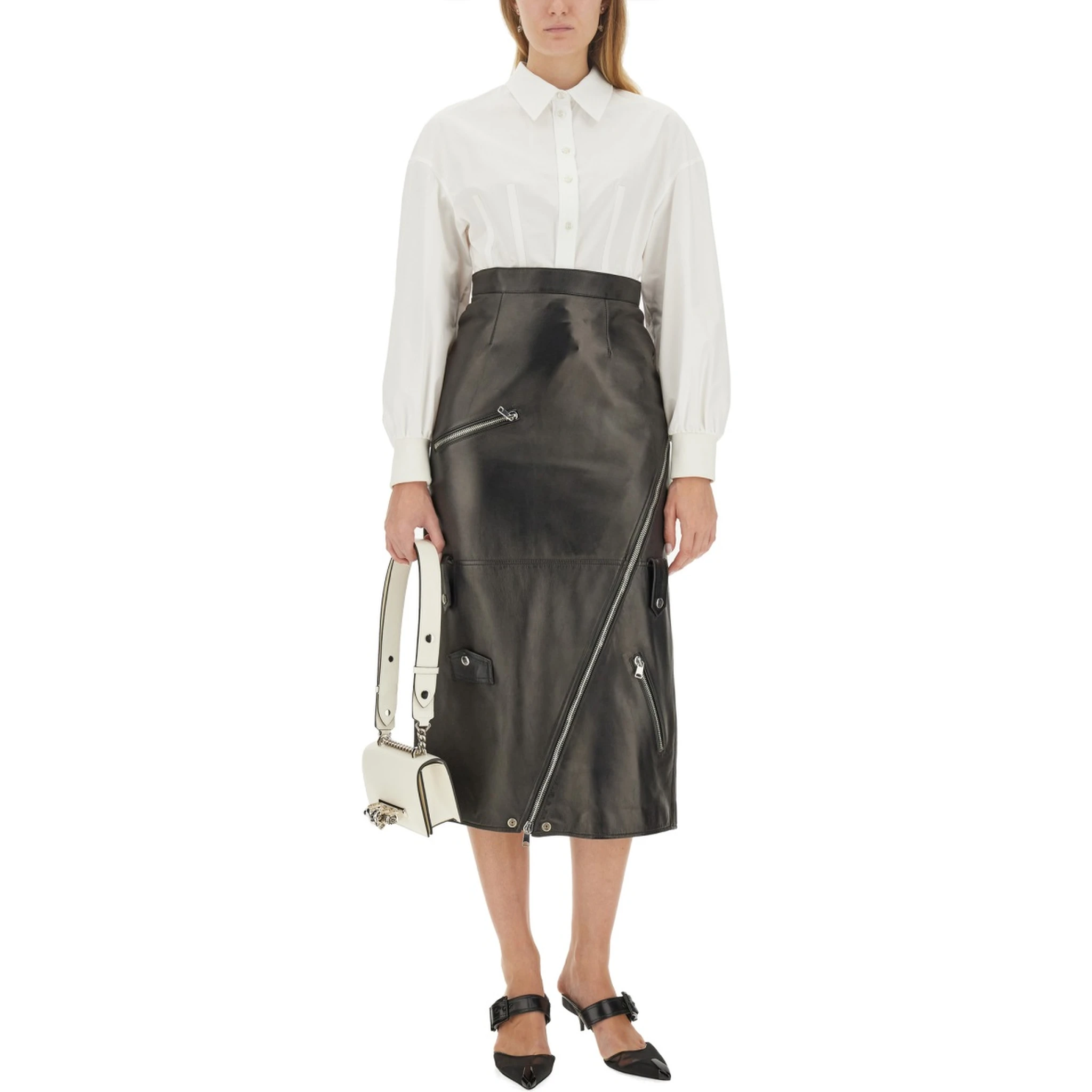 تنورة متوسطة الطول