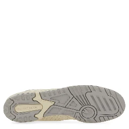 حذاء رياضي 550