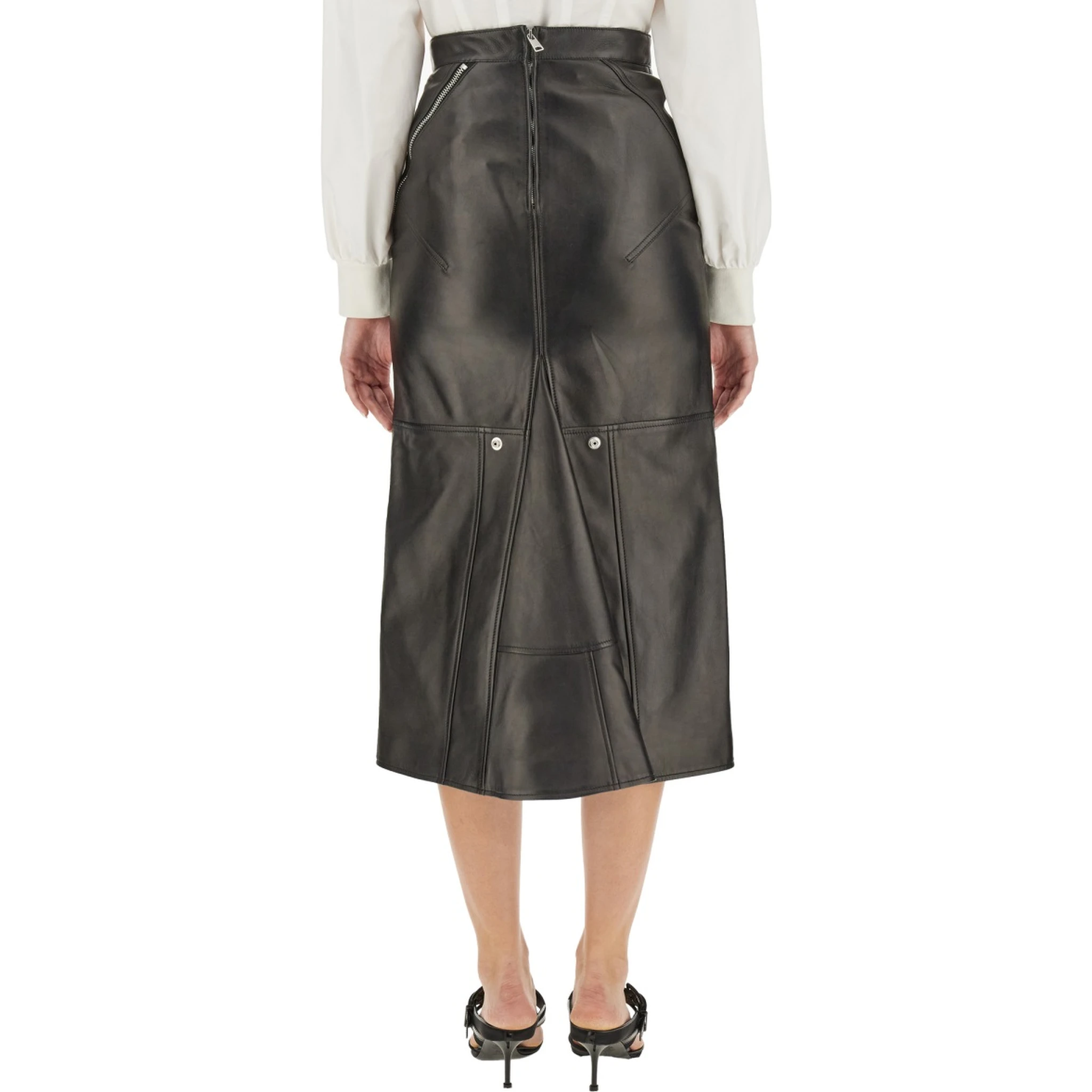 تنورة متوسطة الطول