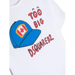 تيشيرت مطبوع عليه قبعة