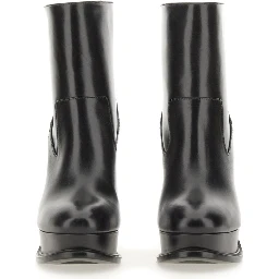 أحذية ذات نعل سميك