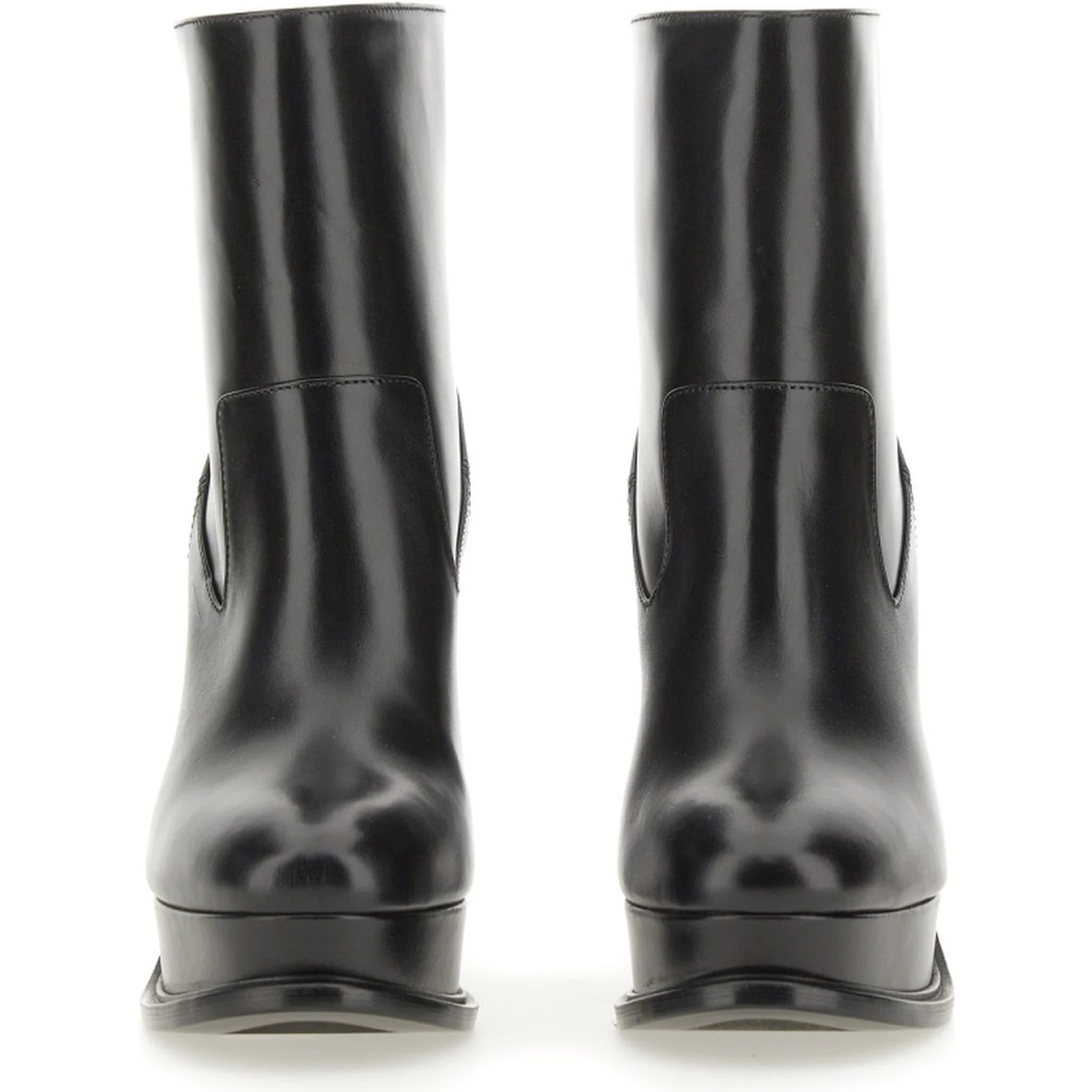 أحذية ذات نعل سميك