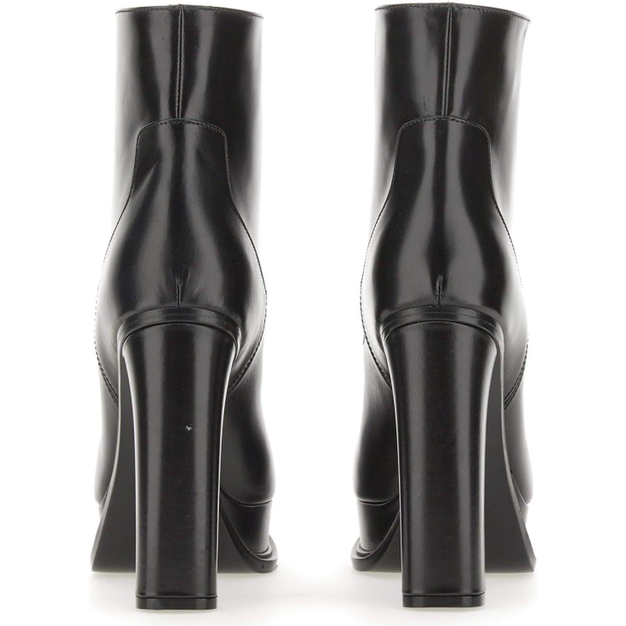 أحذية ذات نعل سميك