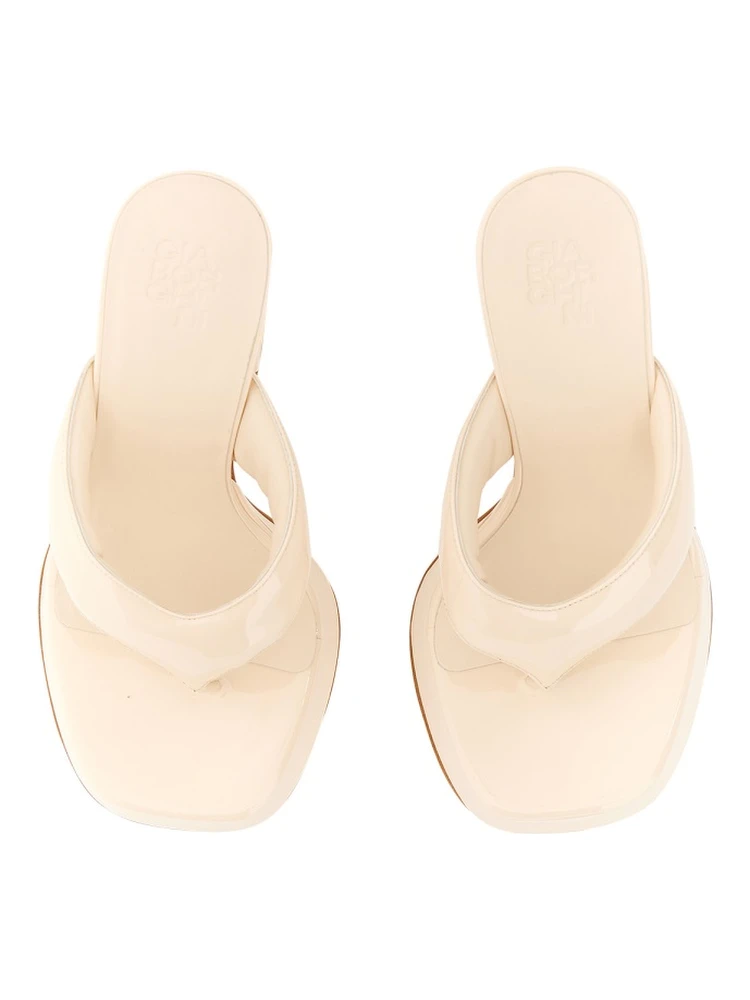 PATENT SANDAL. alternative