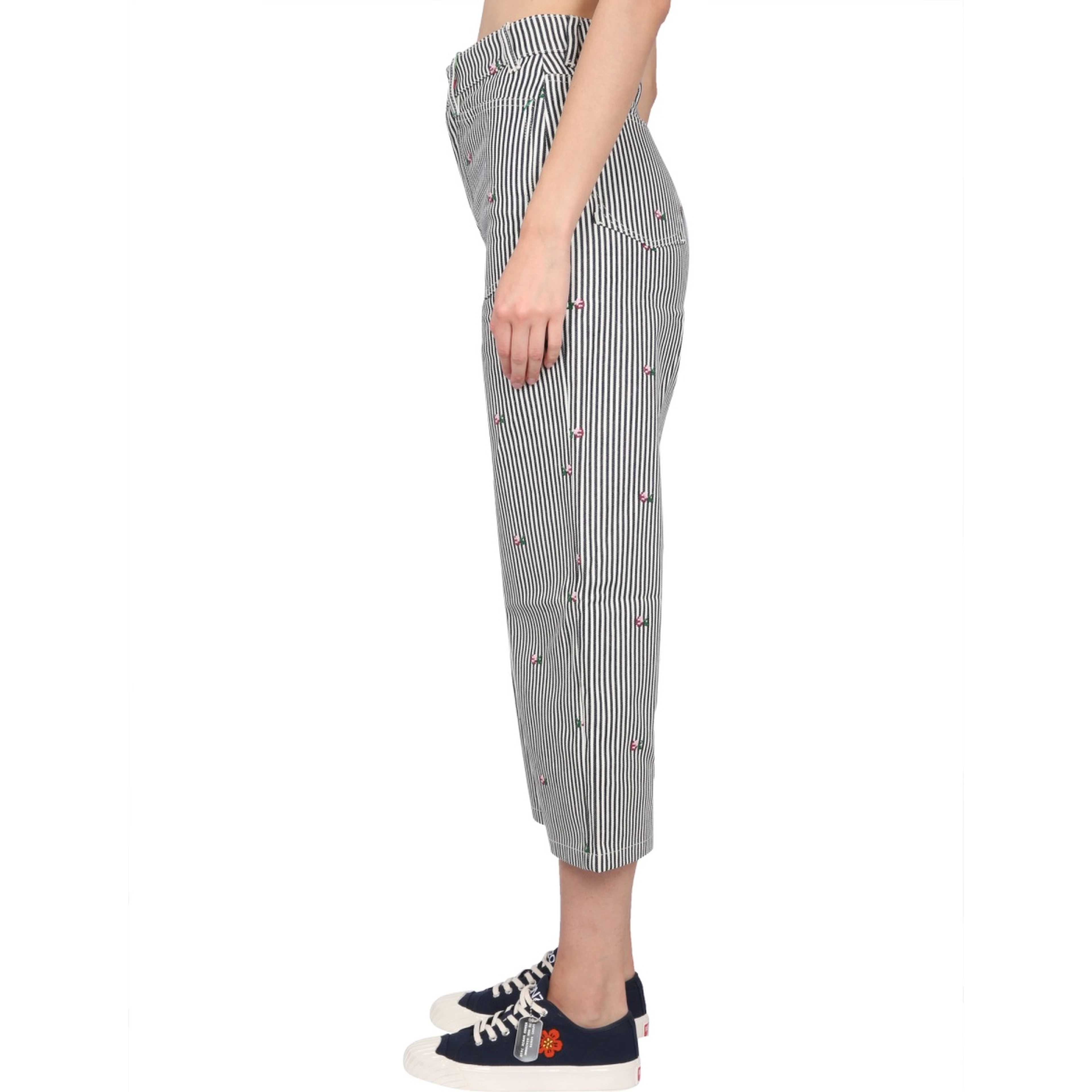 CROPPED FIT JEANS
