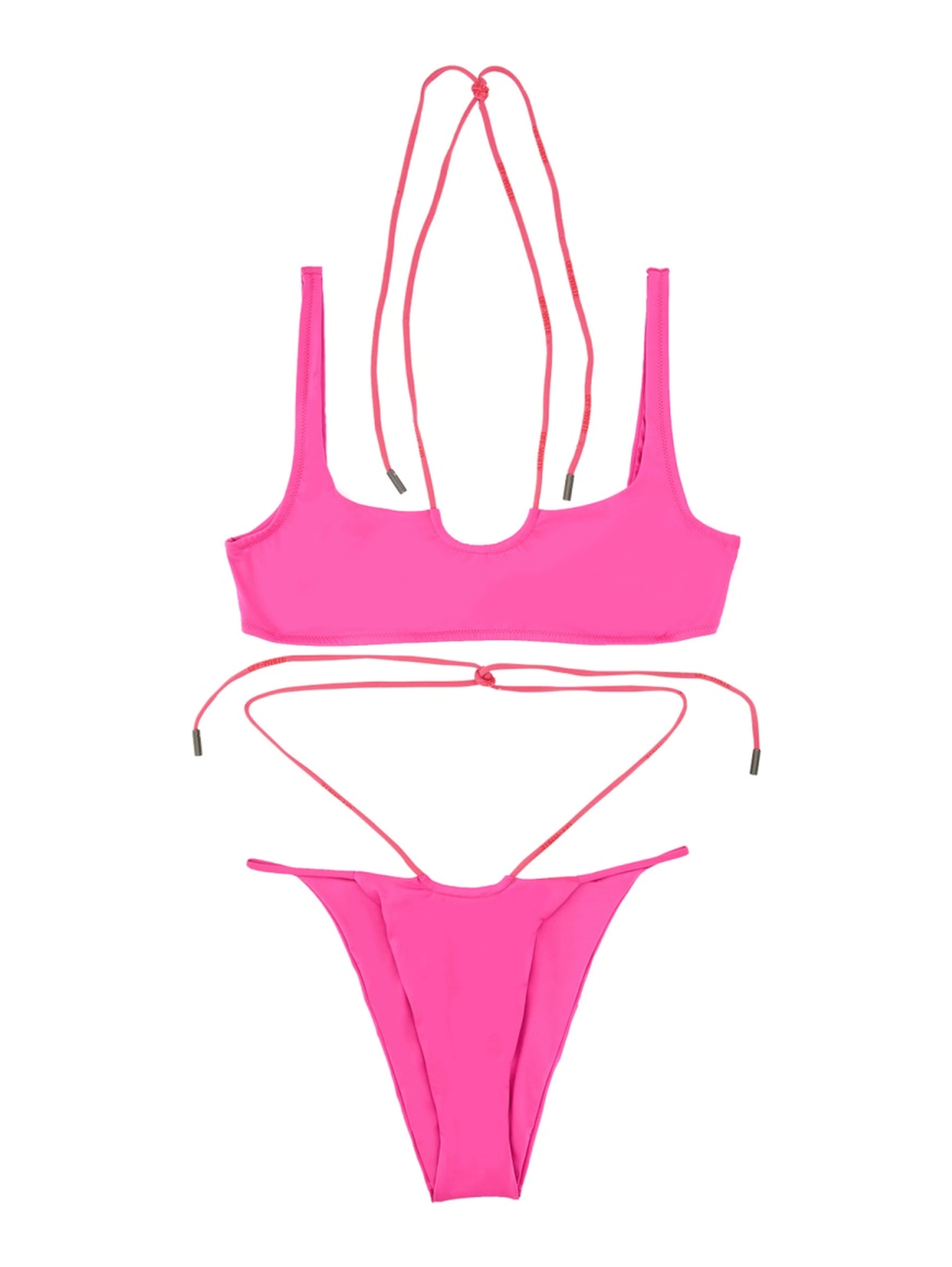 COSTUME WITH LACES