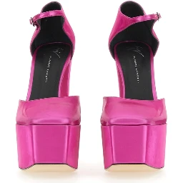 BEBE SANDAL.