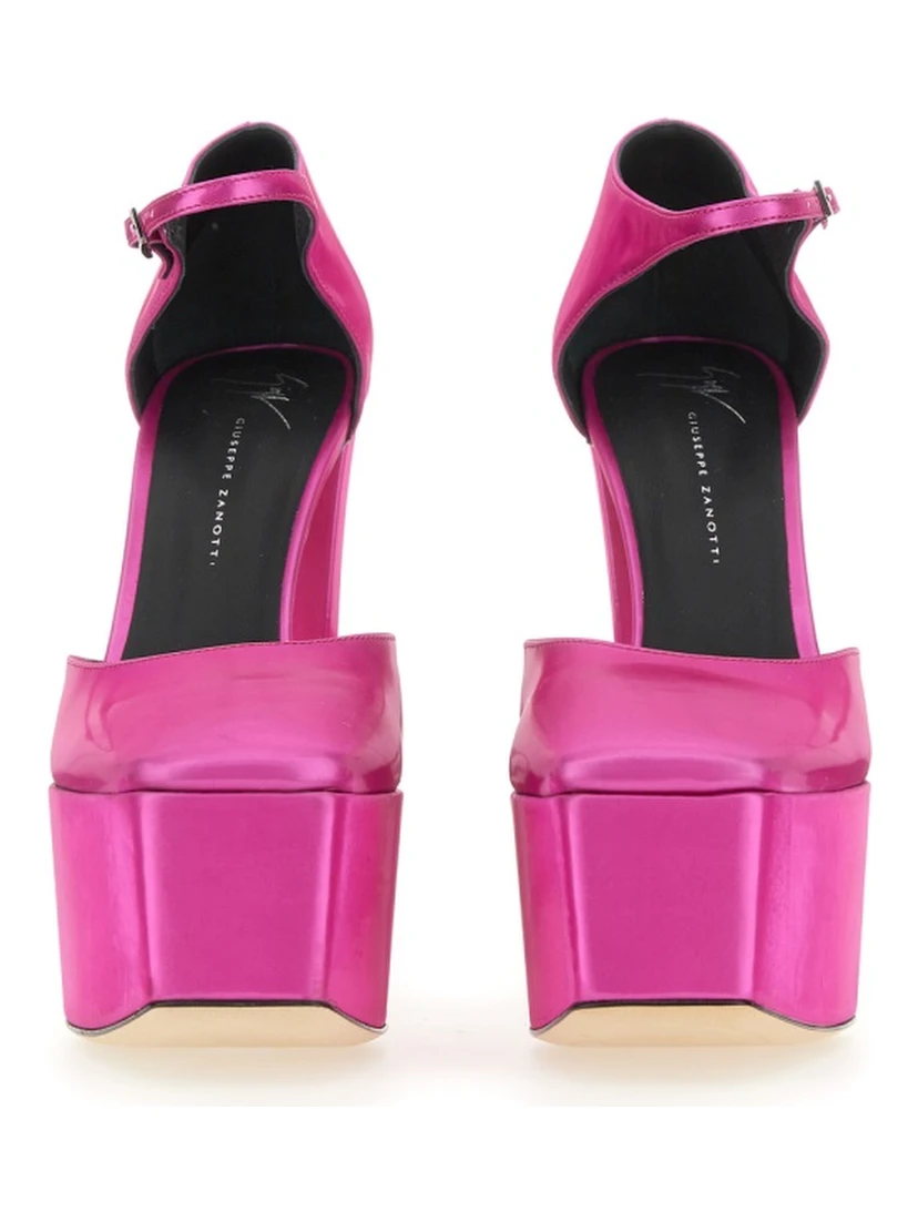 BEBE SANDAL.