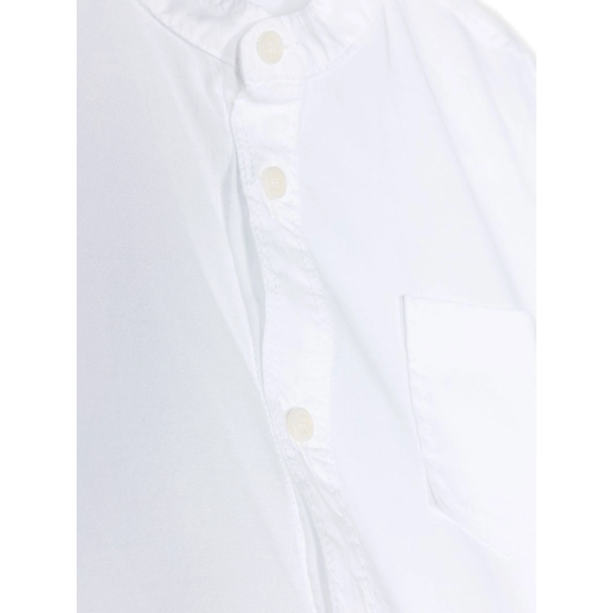 قميص بأكمام طويلة