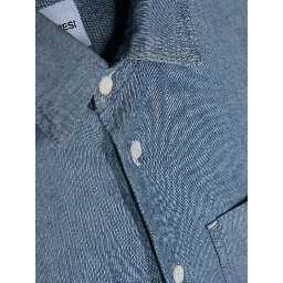 قميص بأكمام طويلة