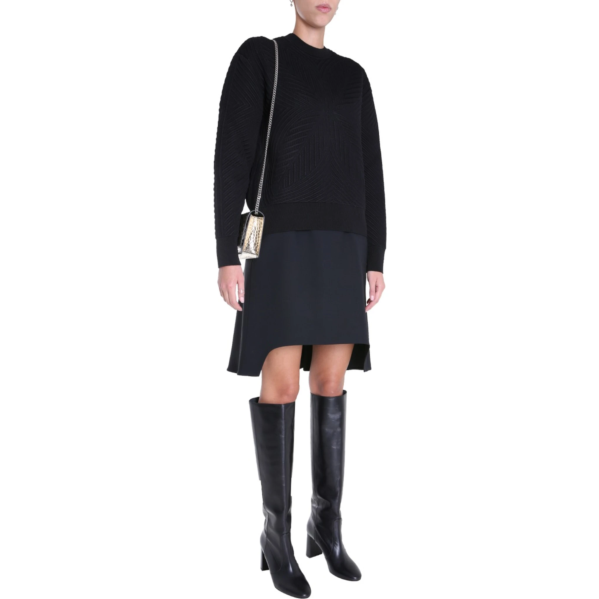 كنزة برقبة دائرية