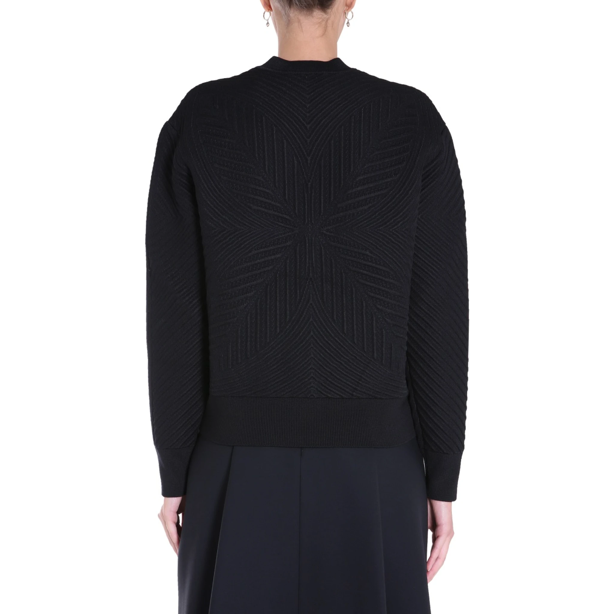 كنزة برقبة دائرية