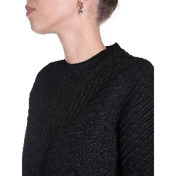 كنزة برقبة دائرية