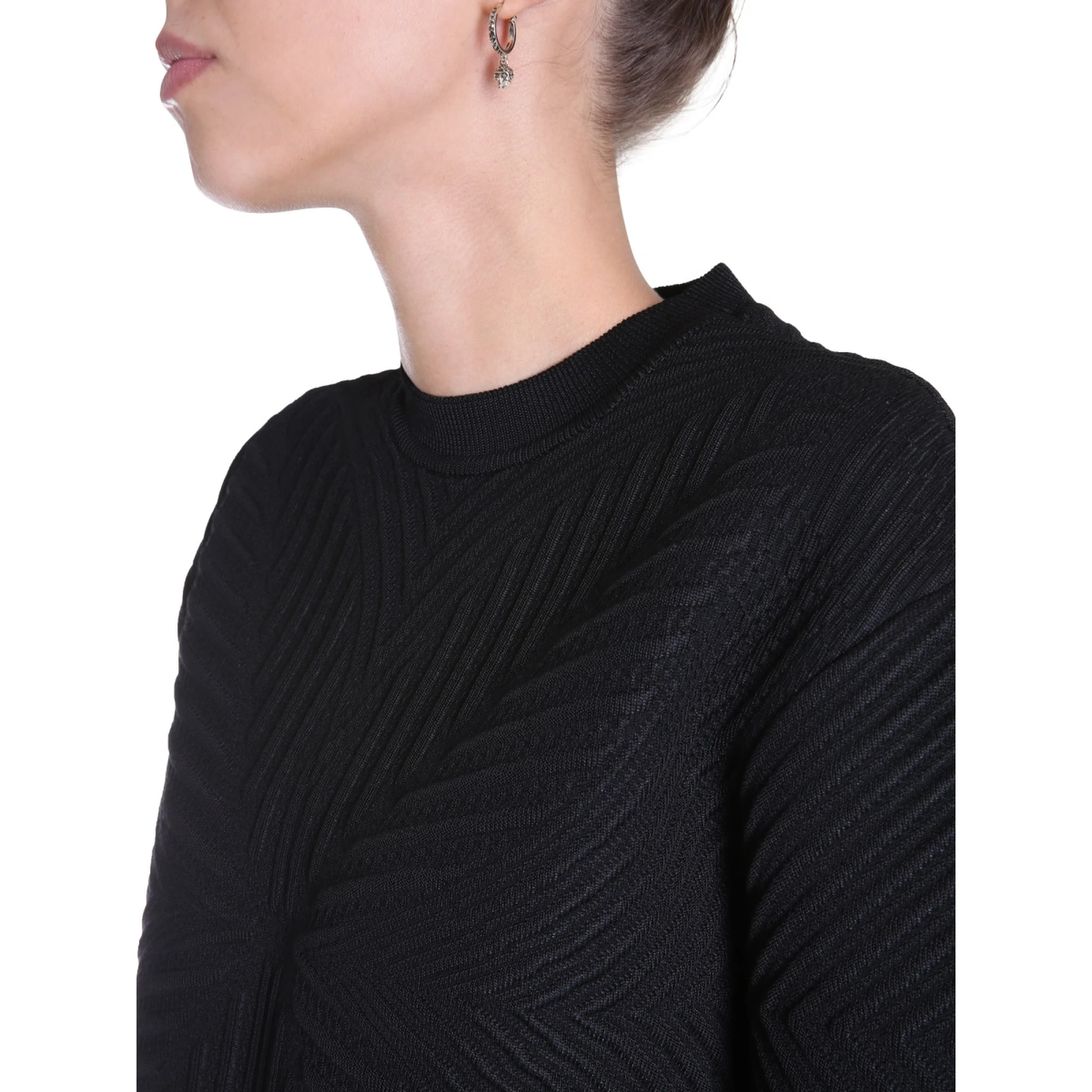 كنزة برقبة دائرية