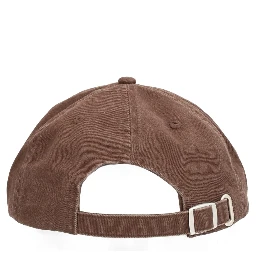 قبعة بيسبول بشعار