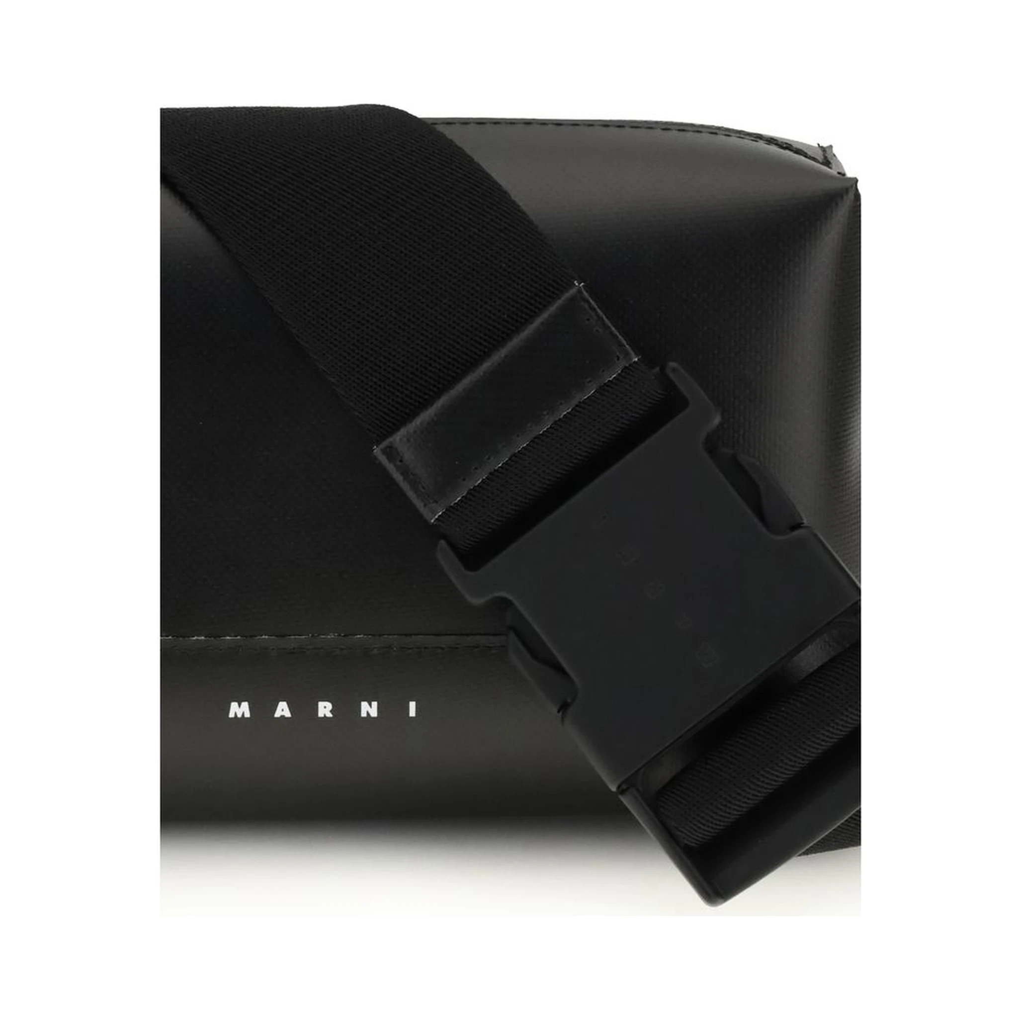 حقيبة كتف بوس توروس من جلد العجل الأسود