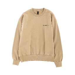 كنزة رياضية بشعار