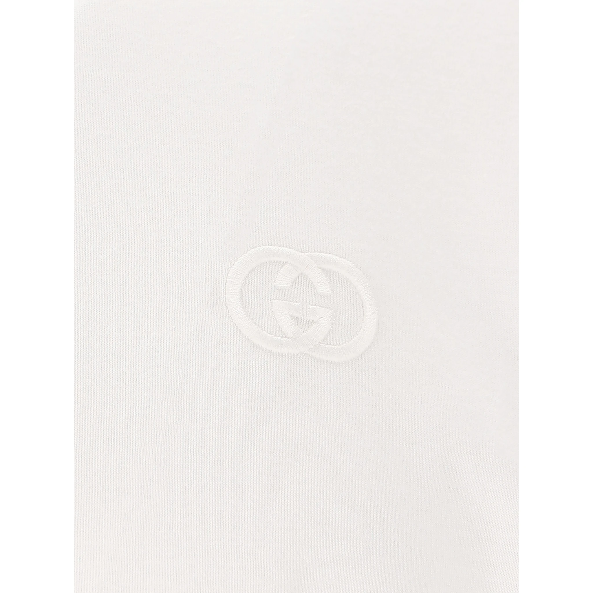 تيشيرتات وبولو بيضاء من غوتشي