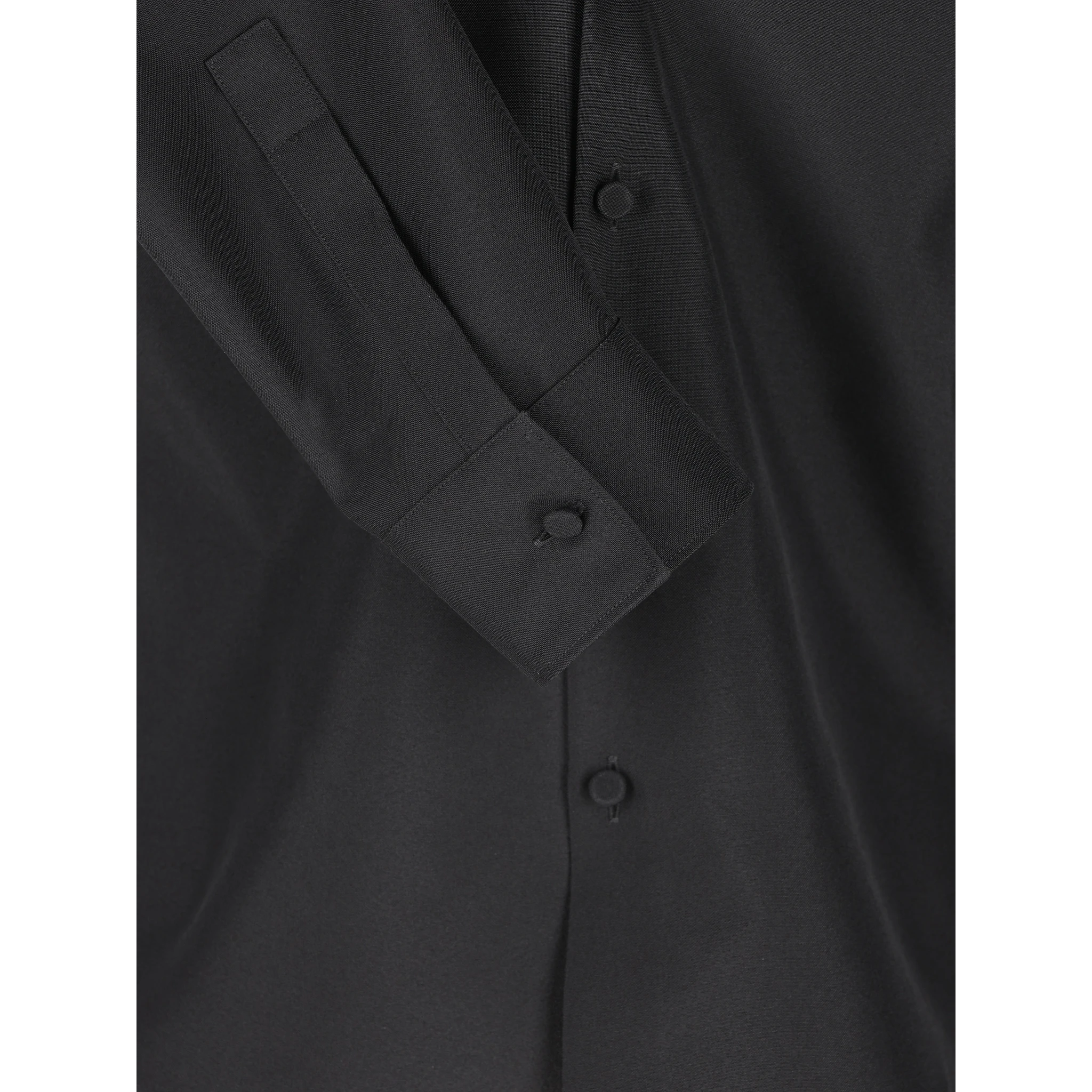 قمصان غوتشي سوداء